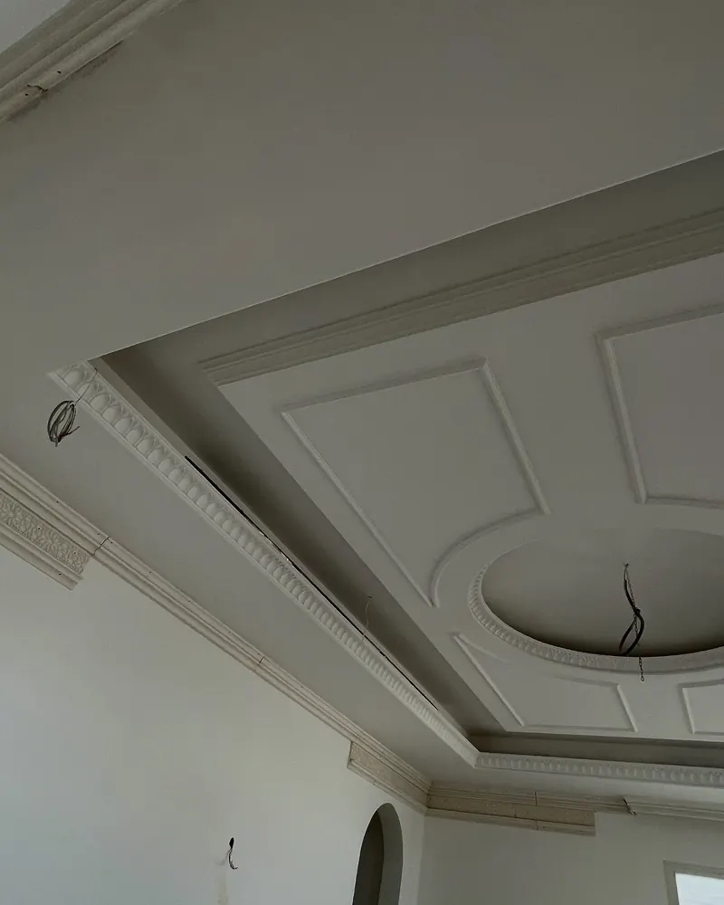 Classical gypsum ceiling detail — detail