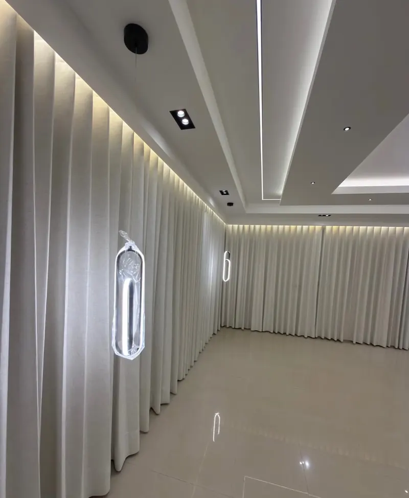 Gypsum ceiling with cove lighting