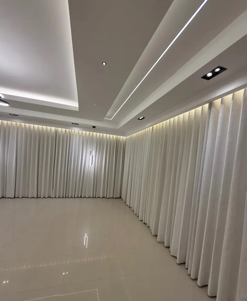 Gypsum ceiling with cove lighting