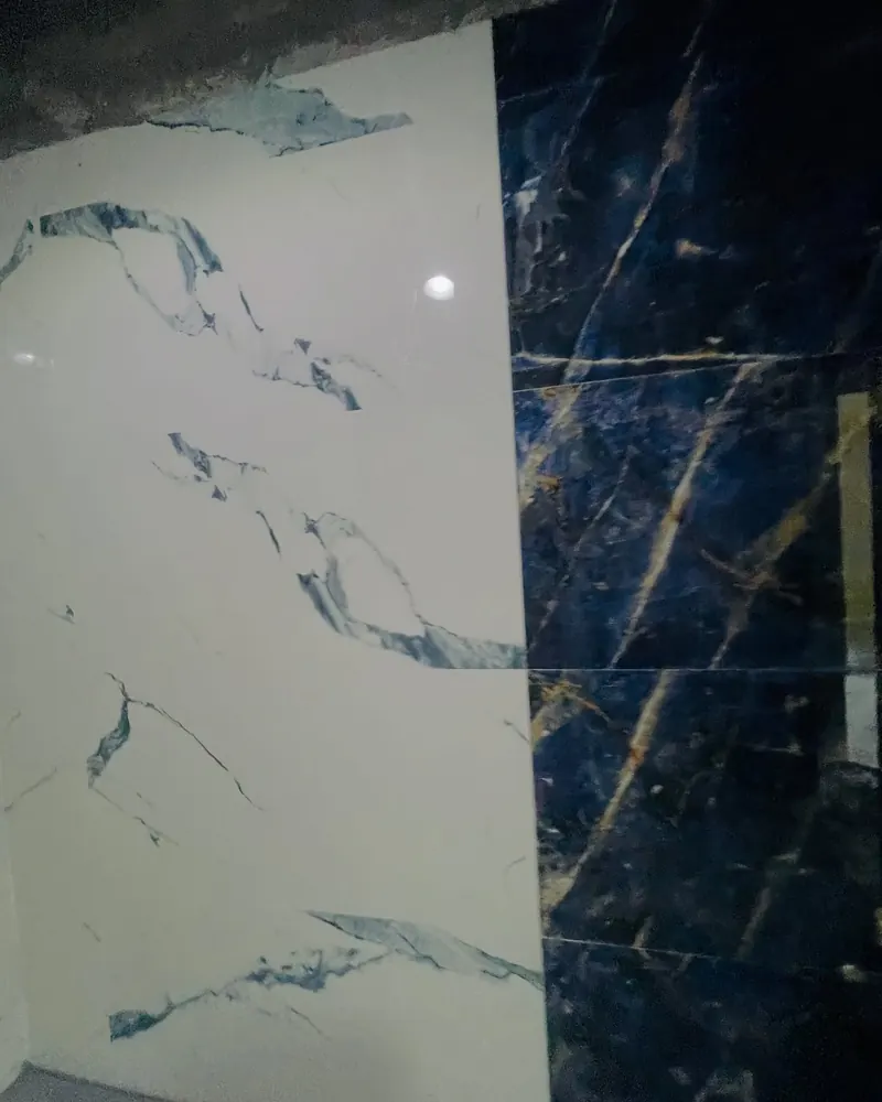 Marble-effect tiling, bathroom in progress