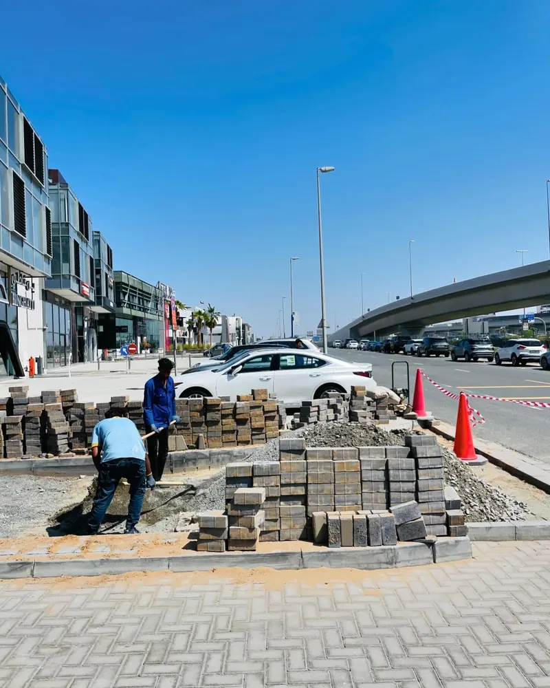 Interlock repair — Umm Suqeim, Sheikh Zayed Road — detail