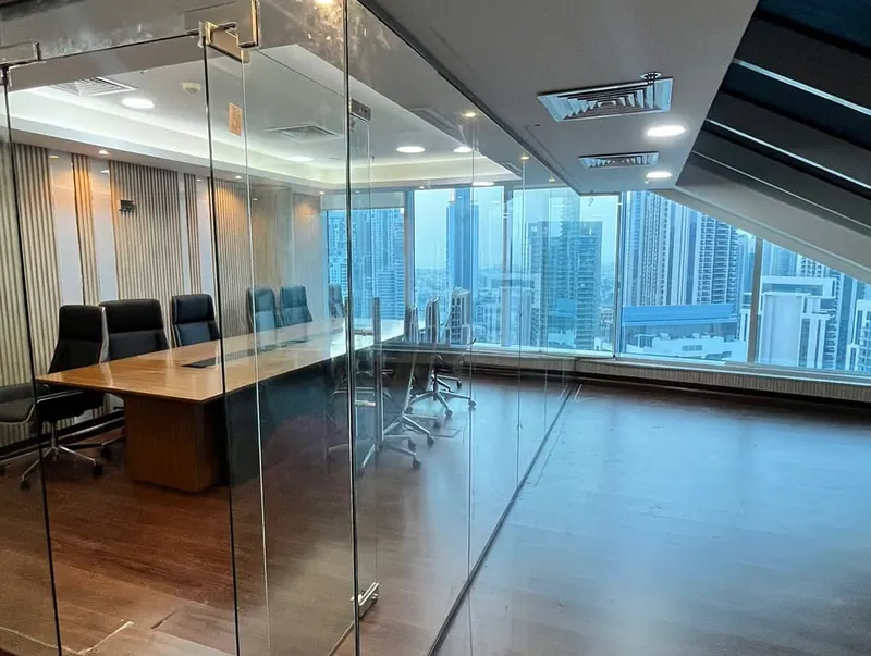 Glass partitions — Business Bay — detail