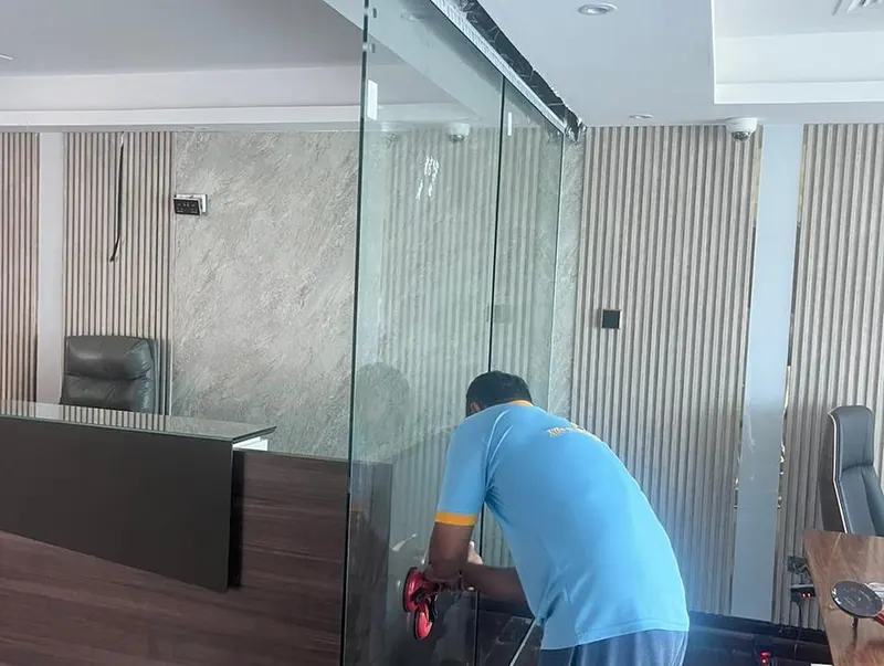 Glass partitions — Business Bay — detail
