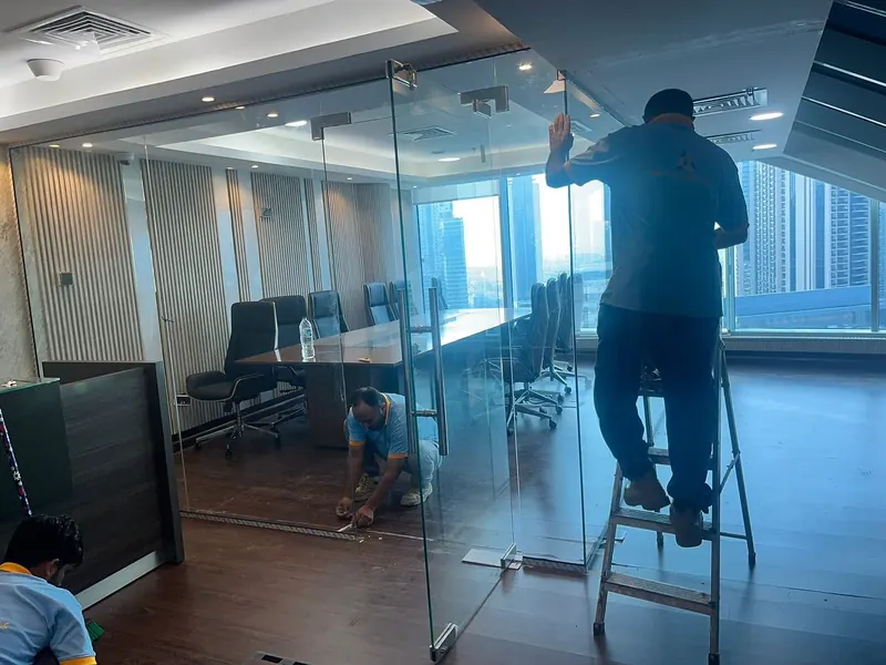 Glass partitions — Business Bay — detail