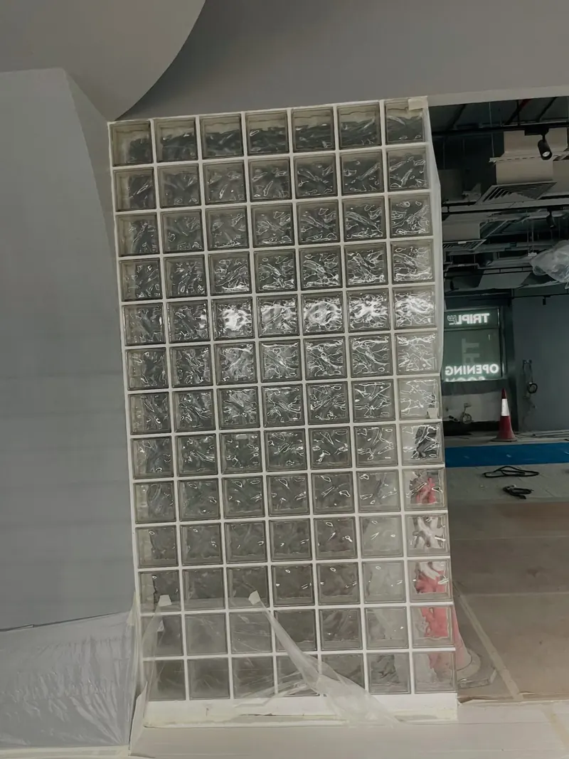 Glass block partition installation — detail